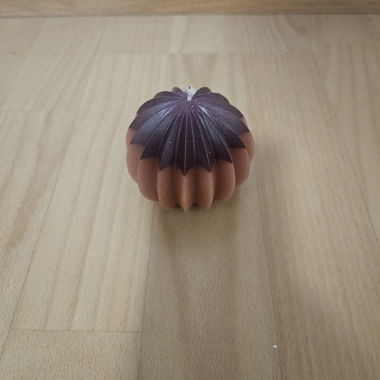 Candela decorativa a forma di zucca marrone-viola