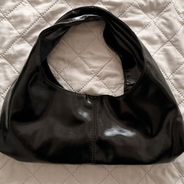 Borsa a mano in vernice nera
