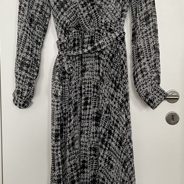 Schönes Wickelkleid