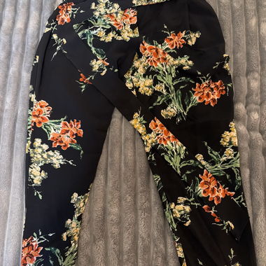 Pantaloni fluidi floreali