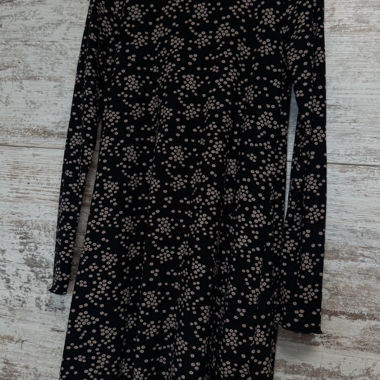 Blumenkleid mit langen Ärmeln