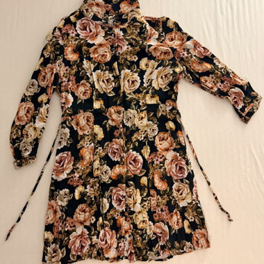 Short floral blouse dress