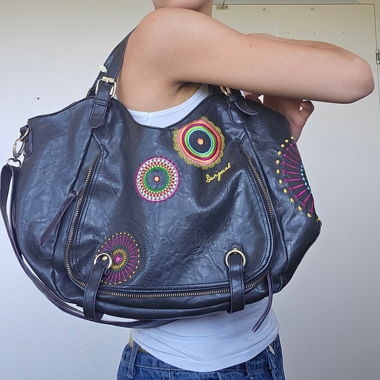 Borsa nera ricamata
