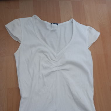Cute white top 