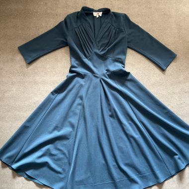 Robe midi bleue, rockabilly