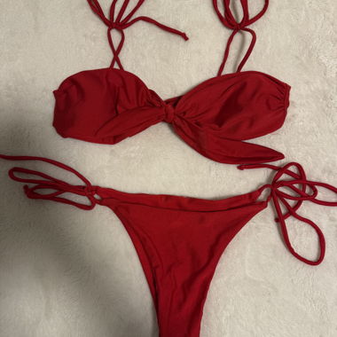 Rotes Bikiniset