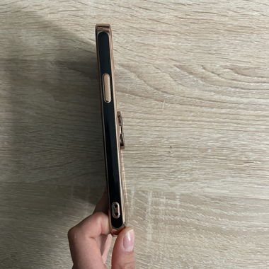 Coque noire avec anneau doré pour smartphone