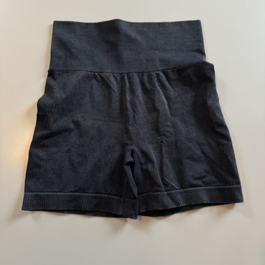 High-waisted sports shorts