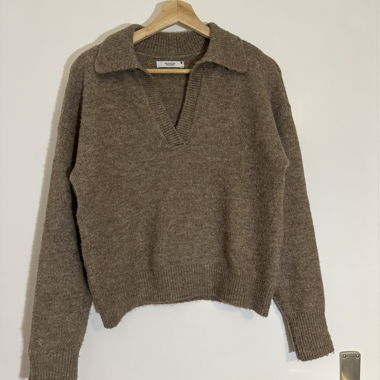 Brown knit sweater with collar S