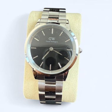 Daniel Wellington Watch – Silver & Black