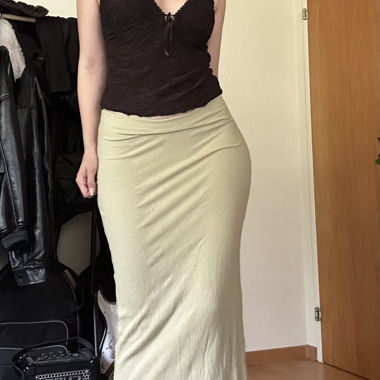 Gonna maxi kaki a coste