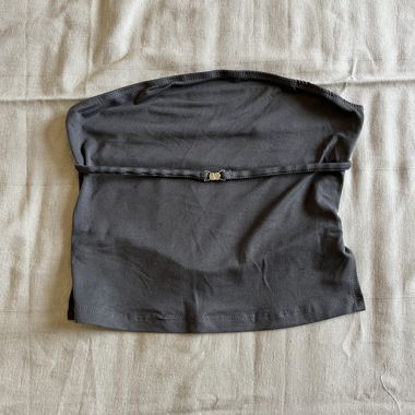 Graues Bandeau-Top mit Nacktrücken