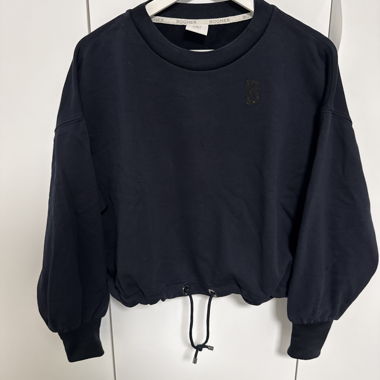 Short sweatshirt