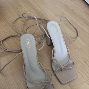 Highheels Beige Mit Schnüren Gr. 39