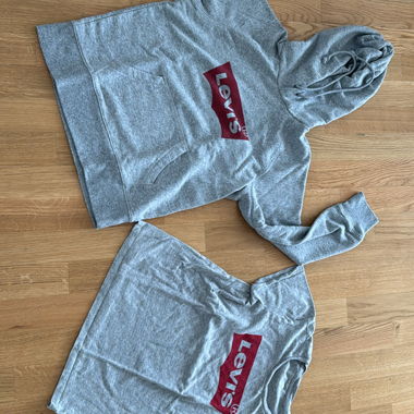 Ensemble sweat à capuche et t-shirt Levi’s gris