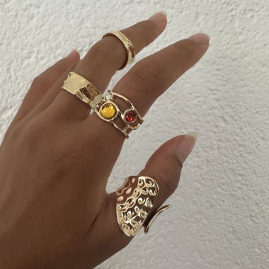 Set di anelli e orecchini color oro vintage