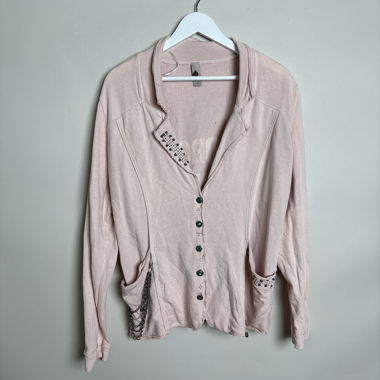 Cardigan rosa con decorazioni