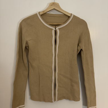 Beige knit cardigan with hook closure