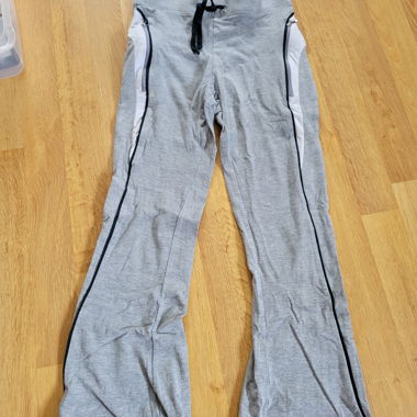 Pantaloni sportivi grigi con zip