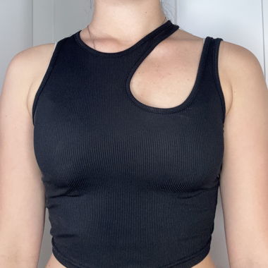 Canotta nera a coste con cut-out