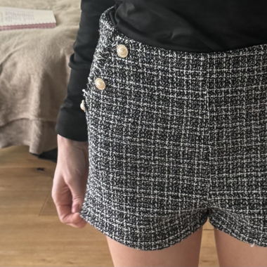 Short noir et blanc en tweed 