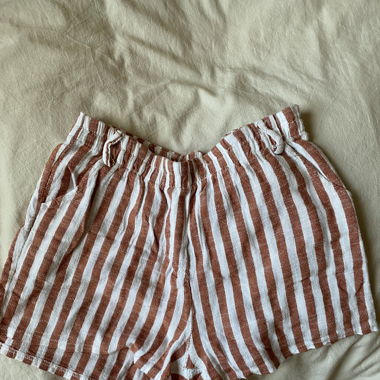 Kurze Stoffhosen