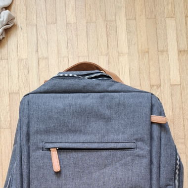 Rucksack mit Laptopfach und Kabel