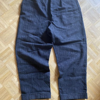 Herrenhose aus marineblauer Wolle