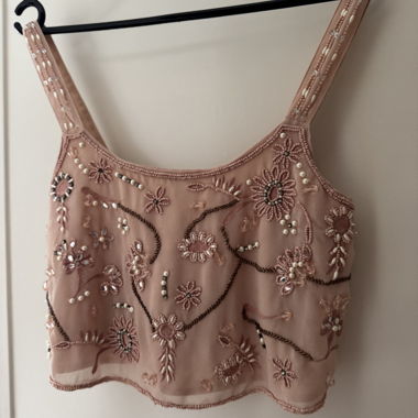 Rosa Perlen-Crop-Top
