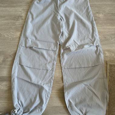 Pantaloni cargo grigi