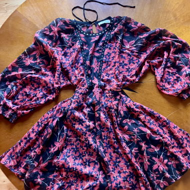 Robe à imprimés floraux et manche chauve-souris 