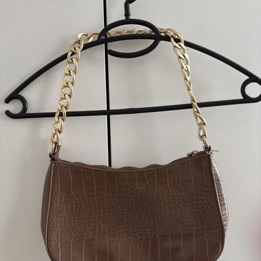 Braune Kettenriemen-Handtasche