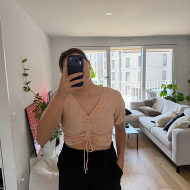 Blusa Crop con motivo floreale