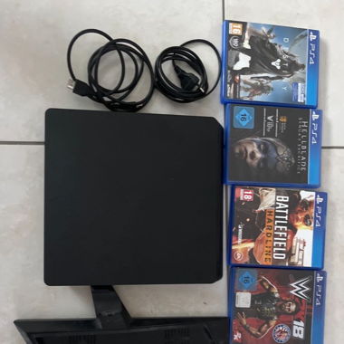 PS4 mit 5 Spiele