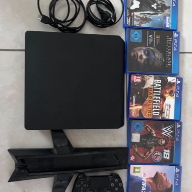 PS4 mit 5 Spiele