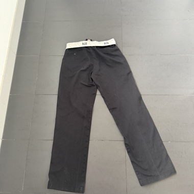 Pantaloni neri con 874
