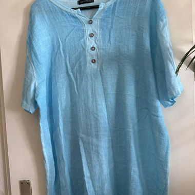 Türkisfarbener Kurzarm-Pullover