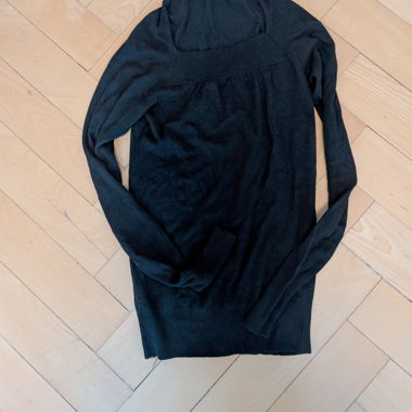 Schwarzer Strickpullover