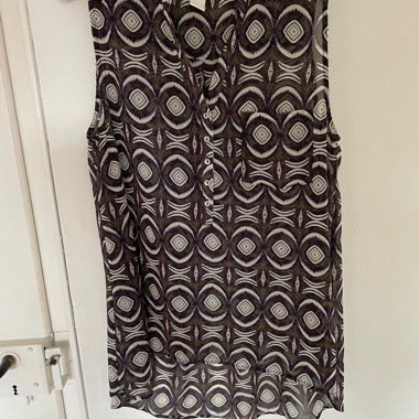 Sleeveless Blouse Size M