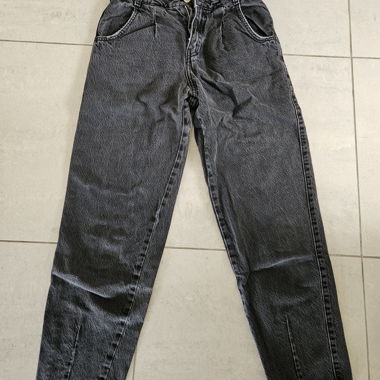 Schwarze High-Waist-Jeans
