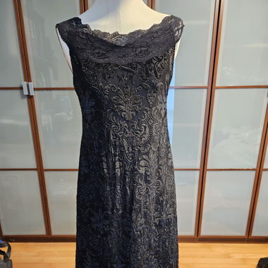 Schwarzes Kleid