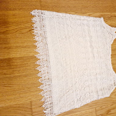 Schönes Spitzen-Top in Creme-Weiss