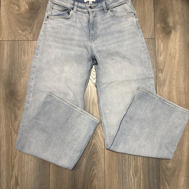 Hellblaue Straight‑Leg-Jeans