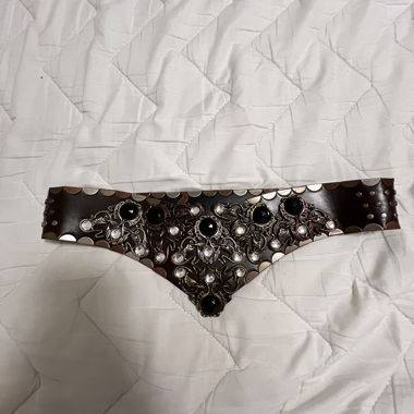 Ceinture décorative avec pierres