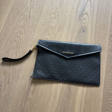 Michael Kors Clutch 