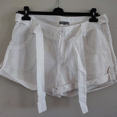 Weisser Leinen-Shorts