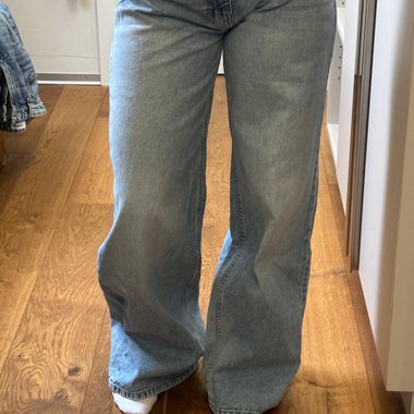 Jeans larges Bershka bleu clair Taille 34