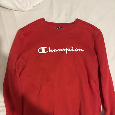 Roter Champion Pullover