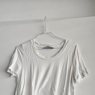 Loose Fit White T-Shirt // M