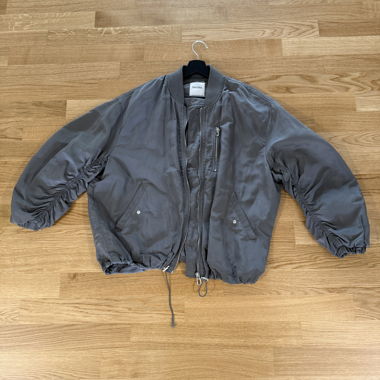 Giacca bomber grigia Bershka